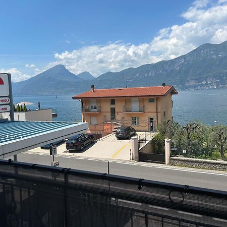 Lake View With Aircon - 5 Minutes From The Beach! Бренцоне-суль-Гарда Экстерьер фото
