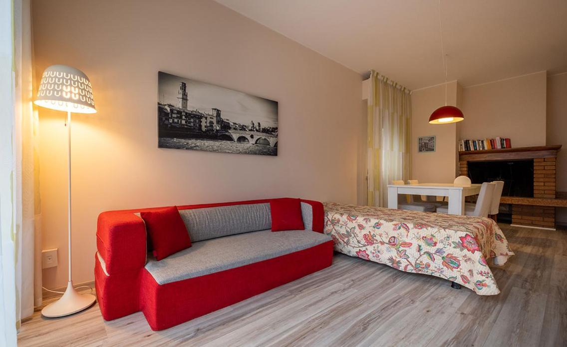 Lake View With Aircon - 5 Minutes From The Beach! Бренцоне-суль-Гарда Экстерьер фото