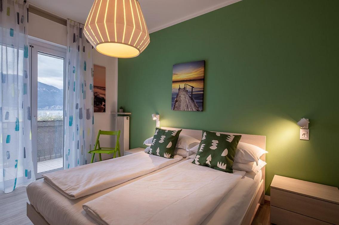Lake View With Aircon - 5 Minutes From The Beach! Бренцоне-суль-Гарда Экстерьер фото