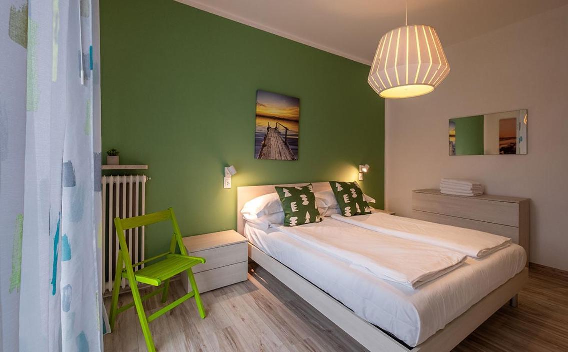 Lake View With Aircon - 5 Minutes From The Beach! Бренцоне-суль-Гарда Экстерьер фото